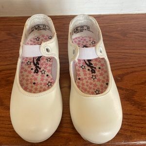 Toddler Girls size 7 dance shoes Capezio